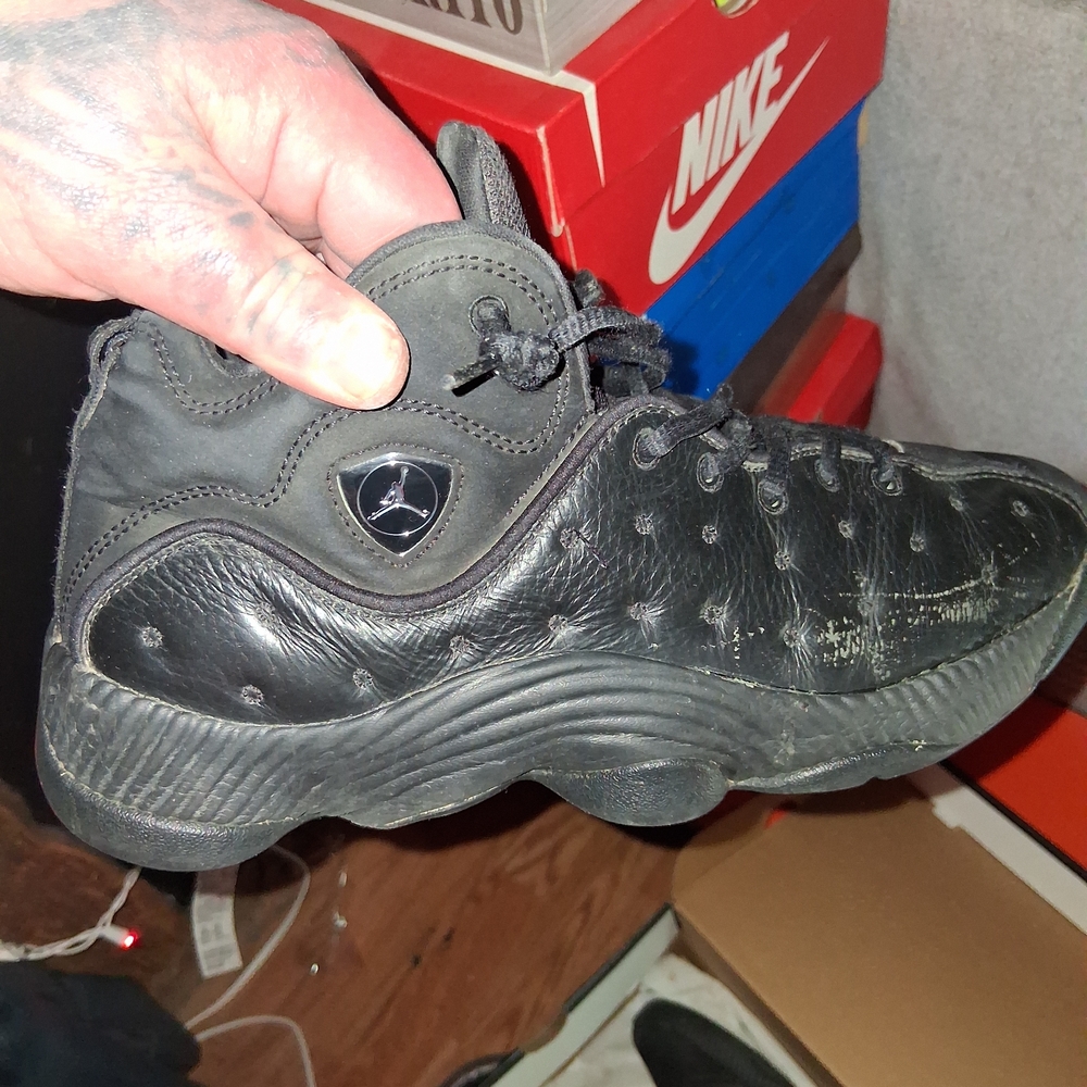 (BEATERS) Jordan Black Men's Athletic Shoes